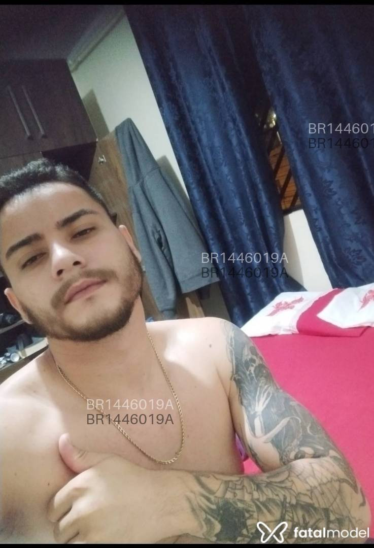 Acompanhante homem com cabelo castanho de olhos castanhos em Brasília - Washington
