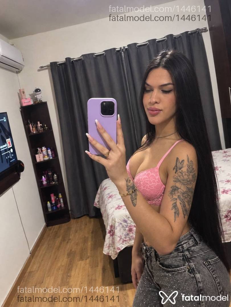 Acompanhante mulher trans morena (o) de olhos verdes - Beatriz Garcia