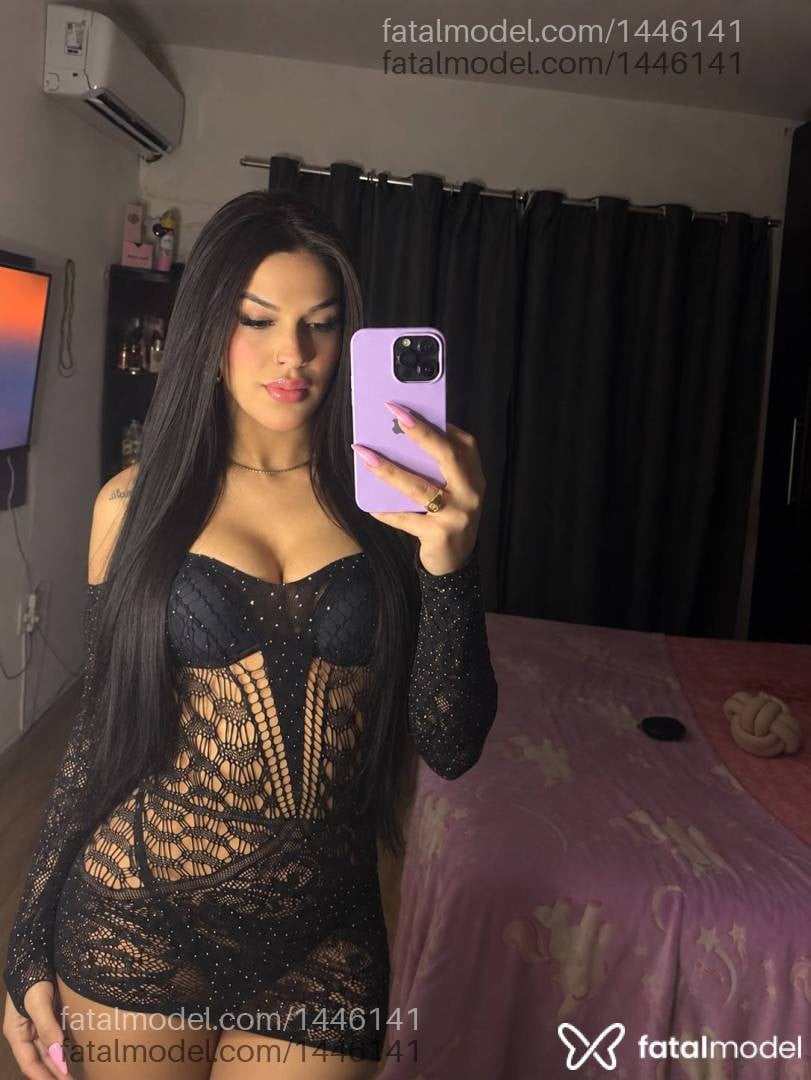 Acompanhante mulher trans morena (o) de olhos verdes - Beatriz Garcia