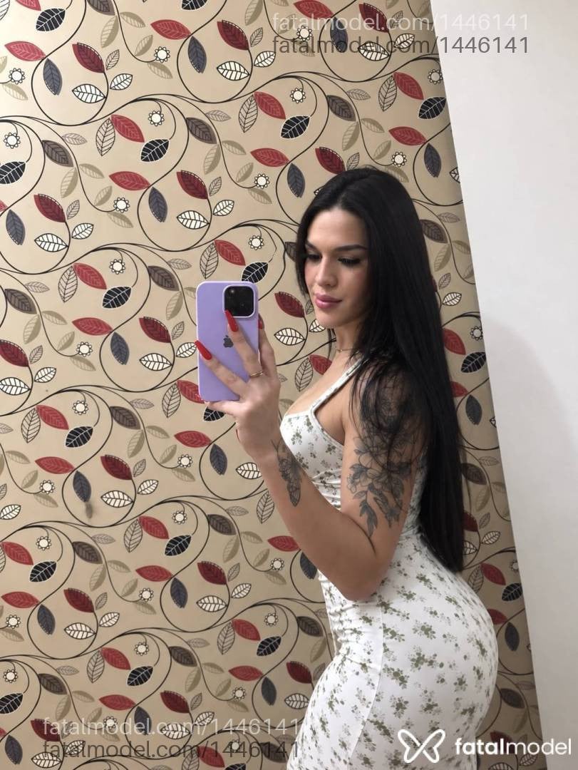 Acompanhante mulher trans morena (o) de olhos verdes - Beatriz Garcia