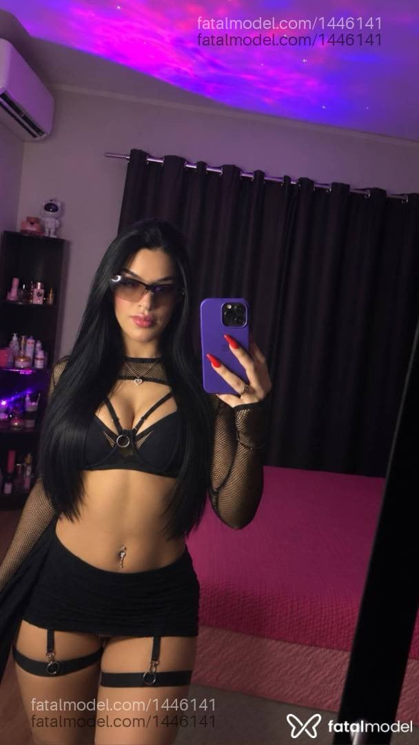 Acompanhante mulher trans morena (o) de olhos verdes - Beatriz Garcia