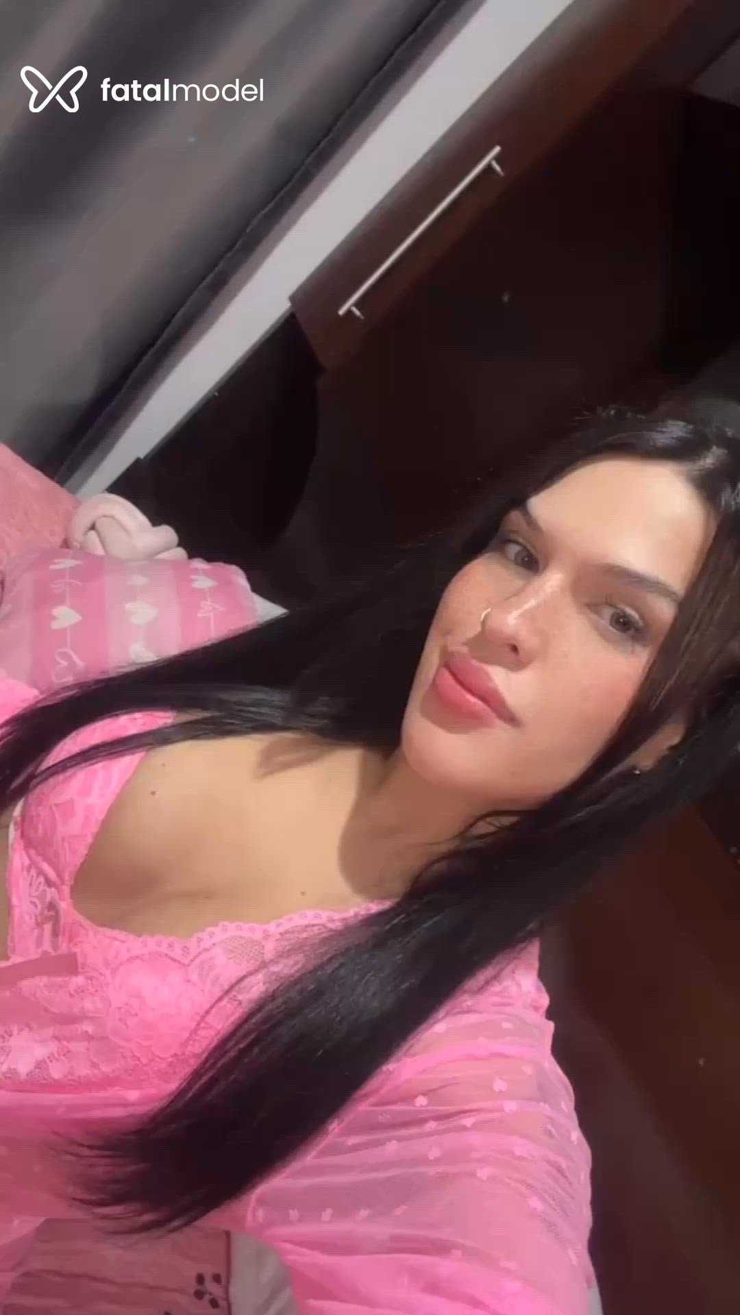 Acompanhante mulher trans morena (o) de olhos verdes - Beatriz Garcia