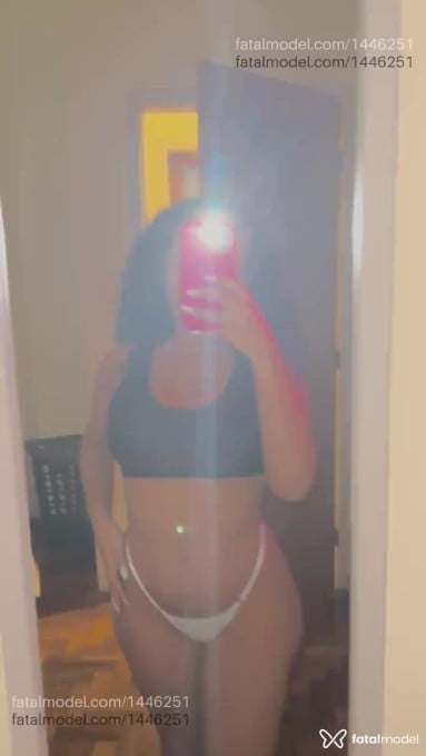 Acompanhante mulher com cabelo castanho de olhos castanhos em Santa Maria - PoxaThaiss