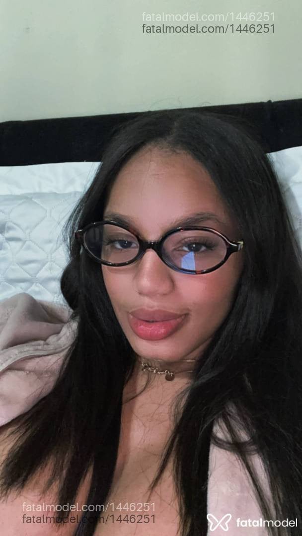 Acompanhante mulher com cabelo castanho de olhos castanhos em Santa Maria - PoxaThaiss