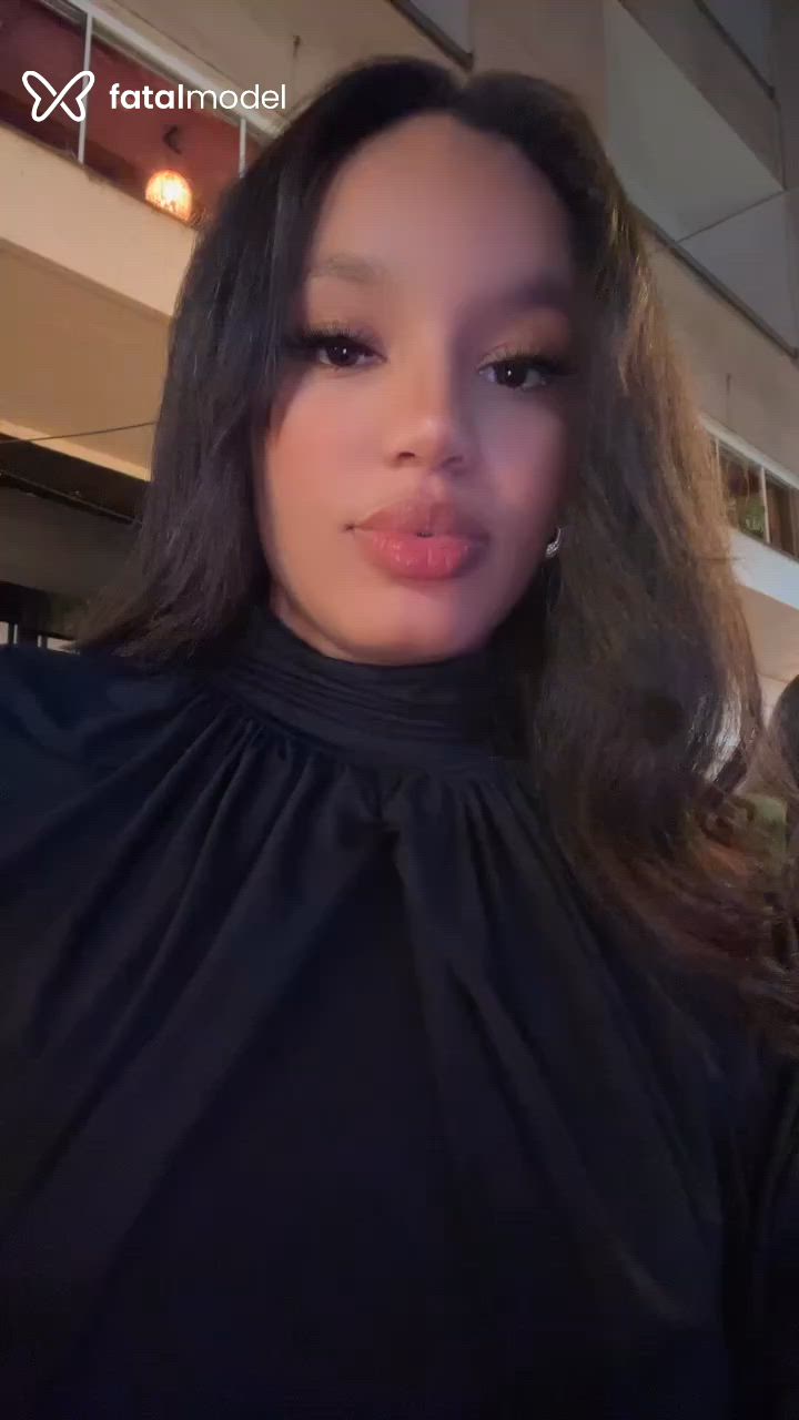 Acompanhante mulher com cabelo castanho de olhos castanhos - Tainá Valença
