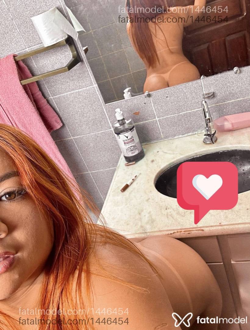 Acompanhante mulher com cabelo castanho de olhos mel - Monique Avillar