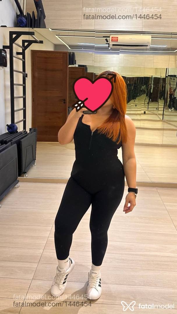 Acompanhante mulher com cabelo castanho de olhos mel - Monique Avillar