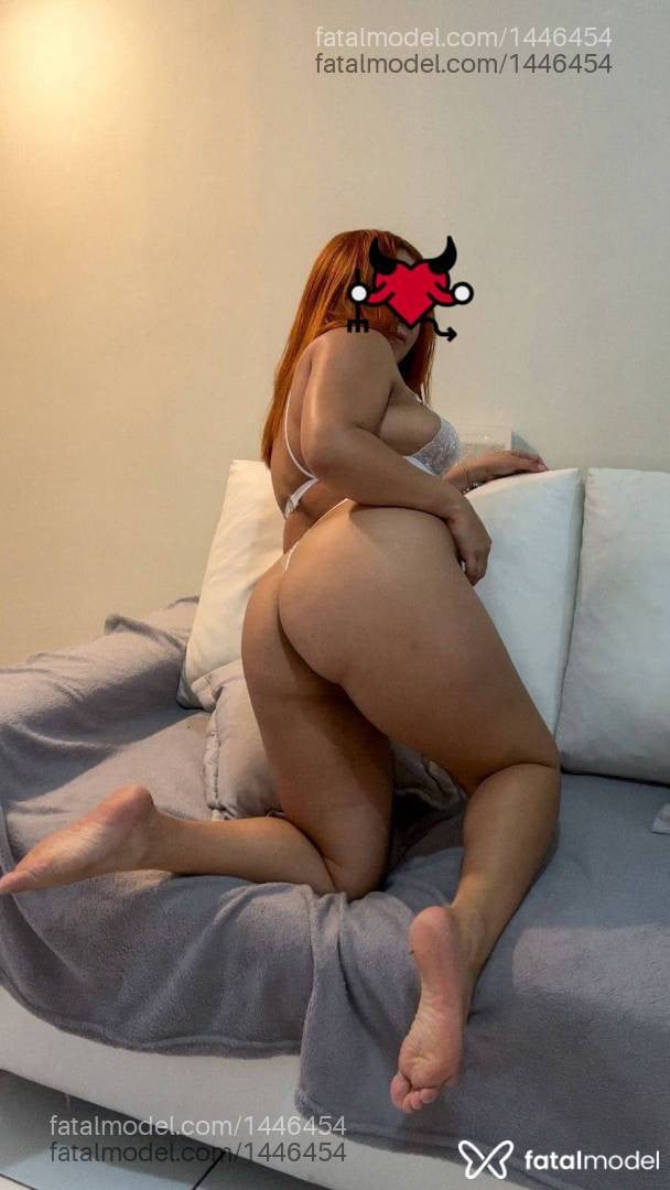 Acompanhante mulher com cabelo castanho de olhos mel - Monique Avillar