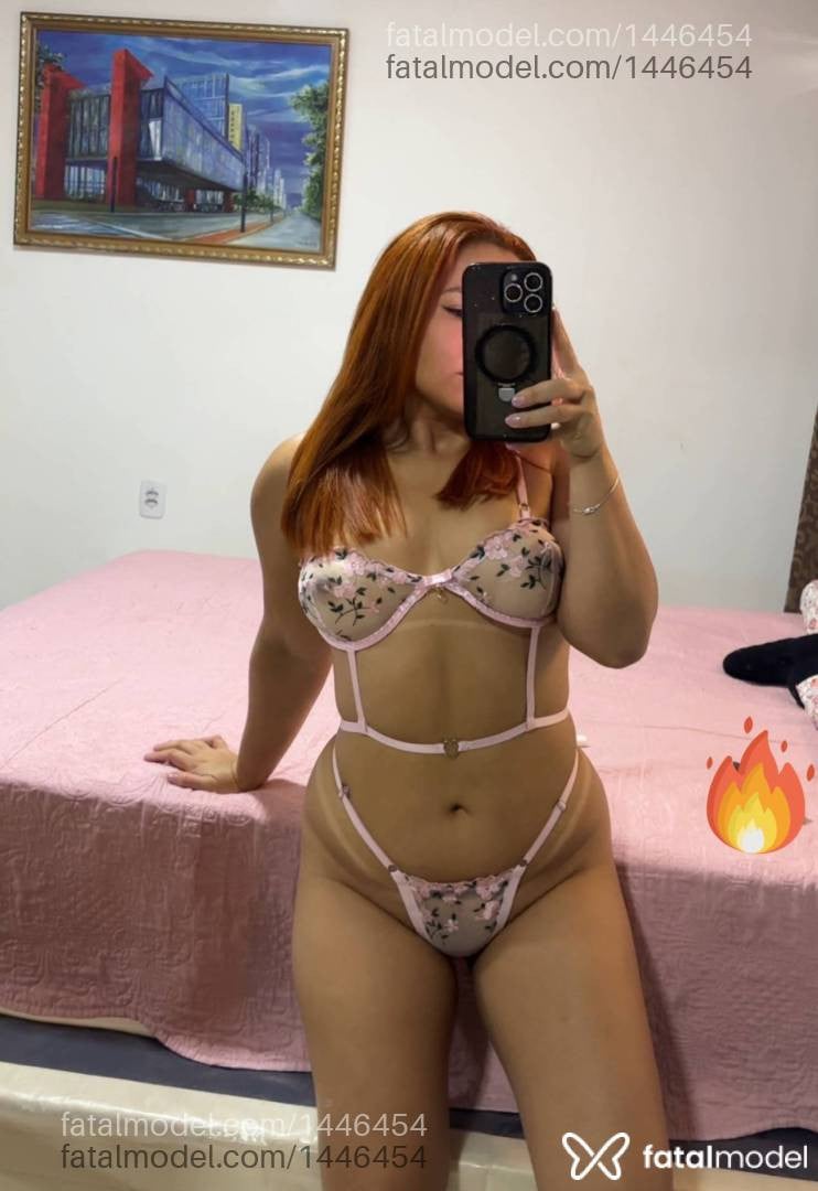 Acompanhante mulher com cabelo castanho de olhos mel - Monique Avillar