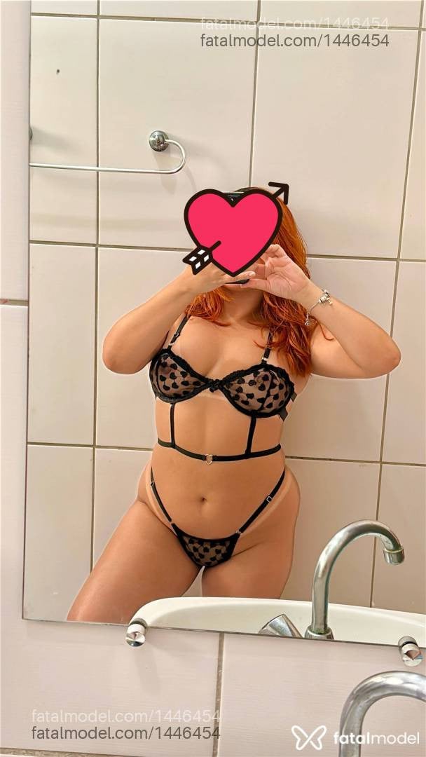 Acompanhante mulher com cabelo castanho de olhos mel - Monique Avillar