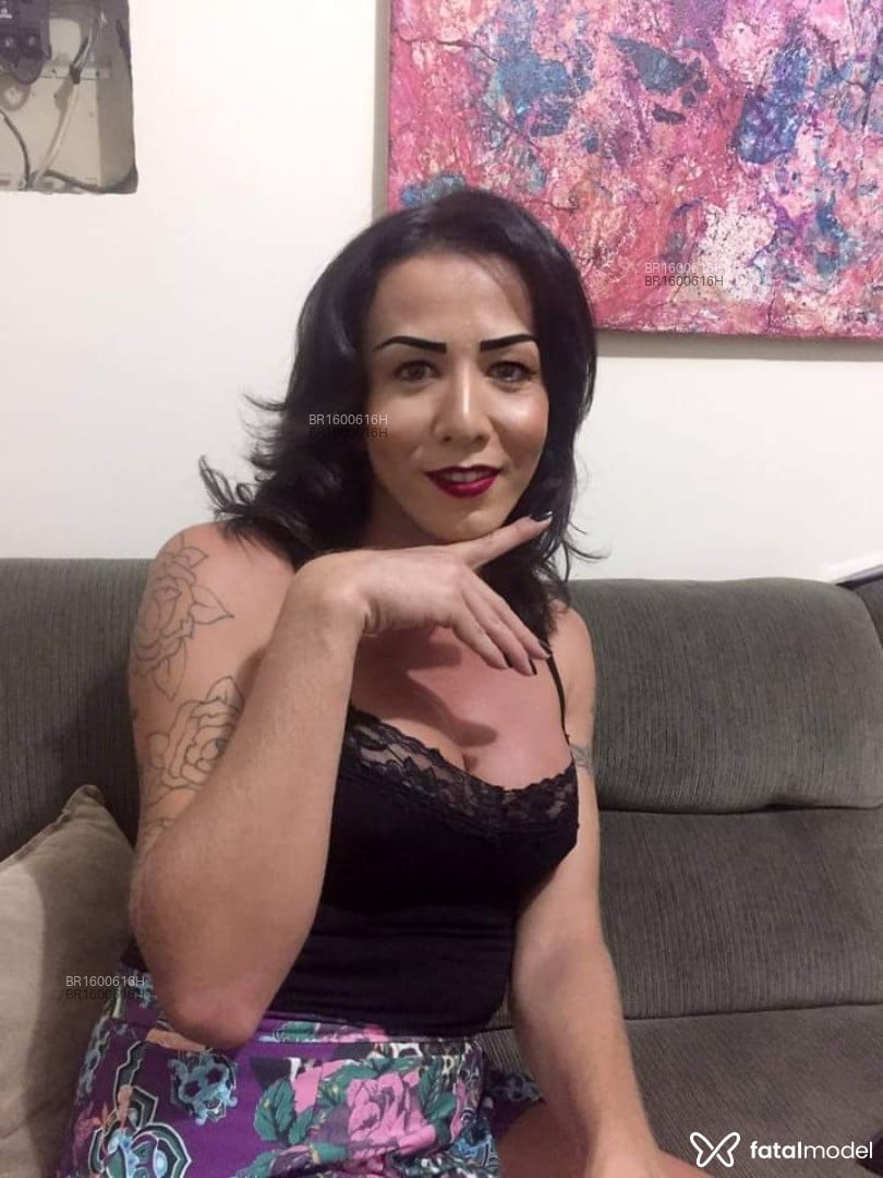 Acompanhante travesti com cabelo castanho de olhos castanhos em Araçatuba Acompanhante travesti com cabelo castanho de olhos castanhos em Araçatuba - MAVIS
