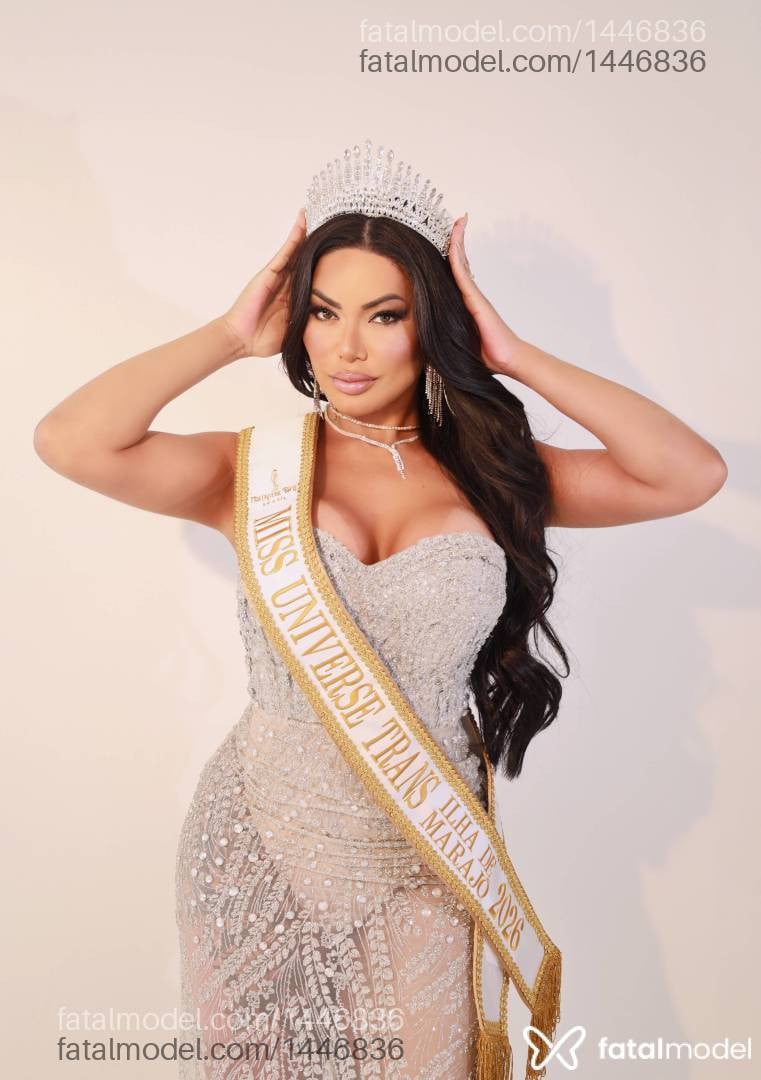 Acompanhante mulher trans morena (o) de olhos pretos - Abela Michely