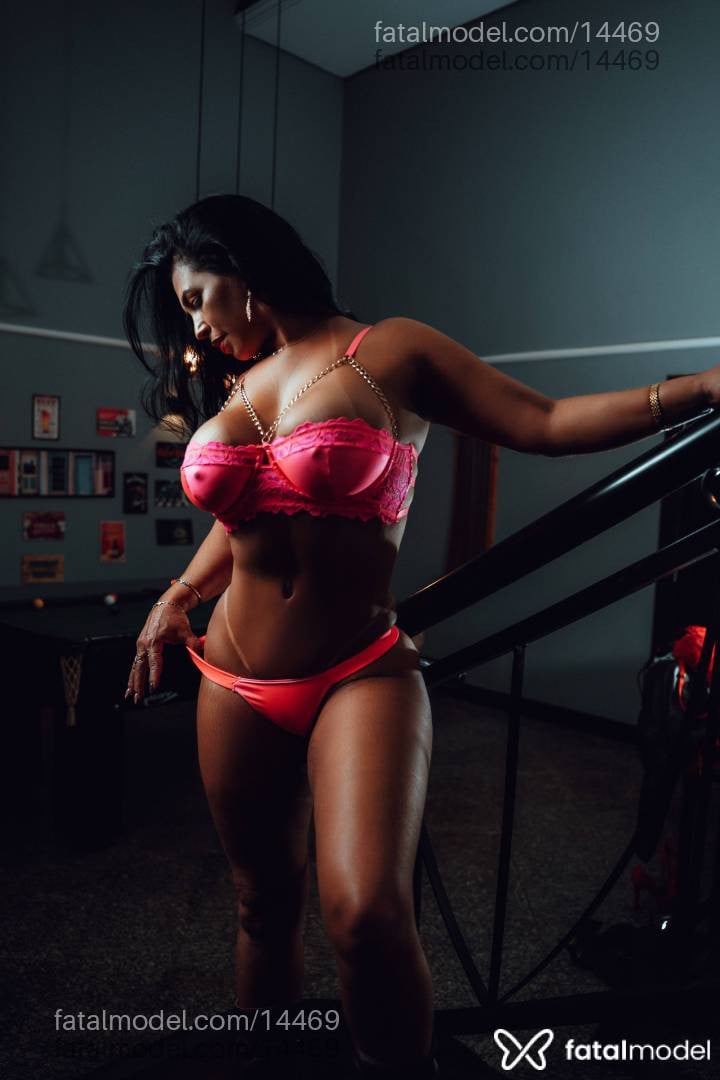 Acompanhante mulher morena (o) de olhos mel - BRUNA ferraz