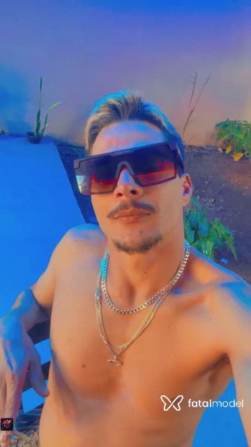 Acompanhante homem com cabelo castanho de olhos castanhos - Allan Dotad