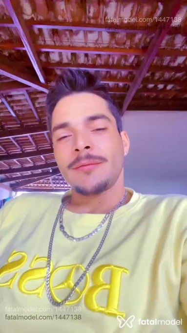 Acompanhante homem com cabelo castanho de olhos castanhos em Caldas Novas Acompanhante homem com cabelo castanho de olhos castanhos em Caldas Novas - Allan Dotad