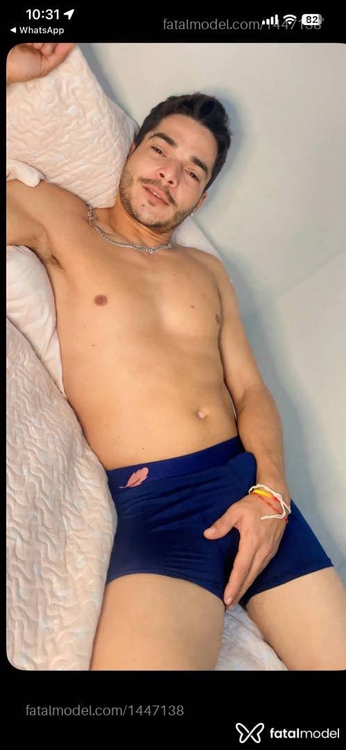 Acompanhante homem com cabelo castanho de olhos castanhos - Allan Dotad