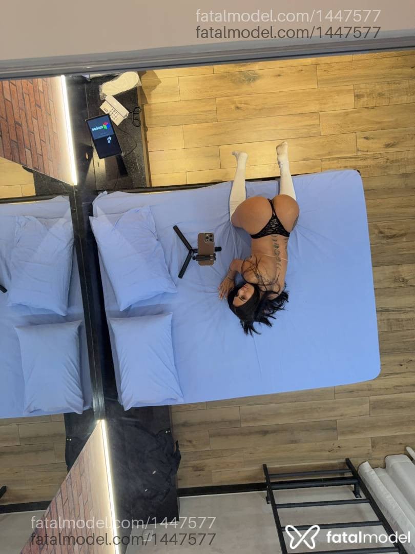 Acompanhante mulher com cabelo castanho de olhos castanhos - Camila Liz