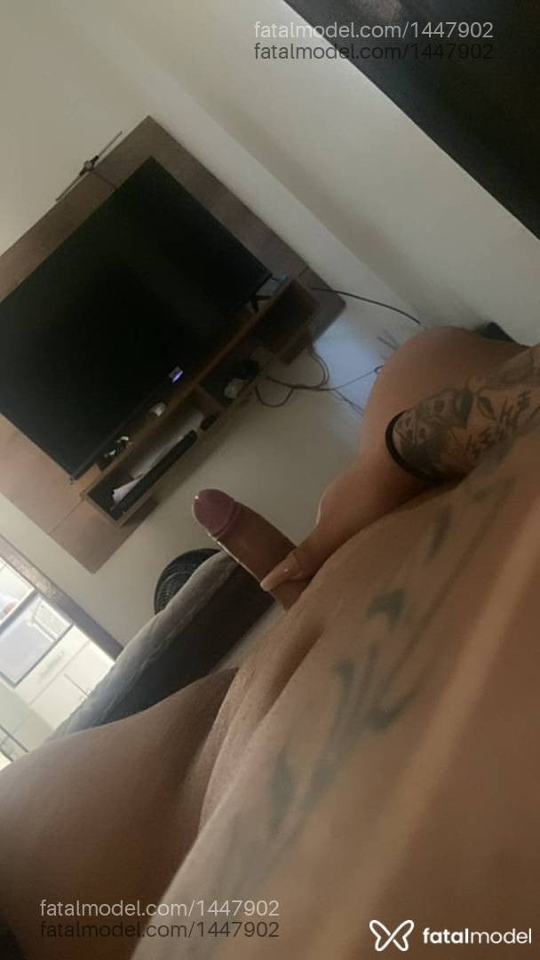 Acompanhante mulher trans com cabelo castanho de olhos mel - Melina
