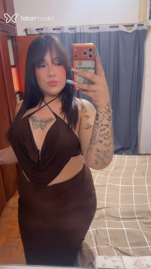 Acompanhante mulher trans com cabelo castanho de olhos mel - Melina
