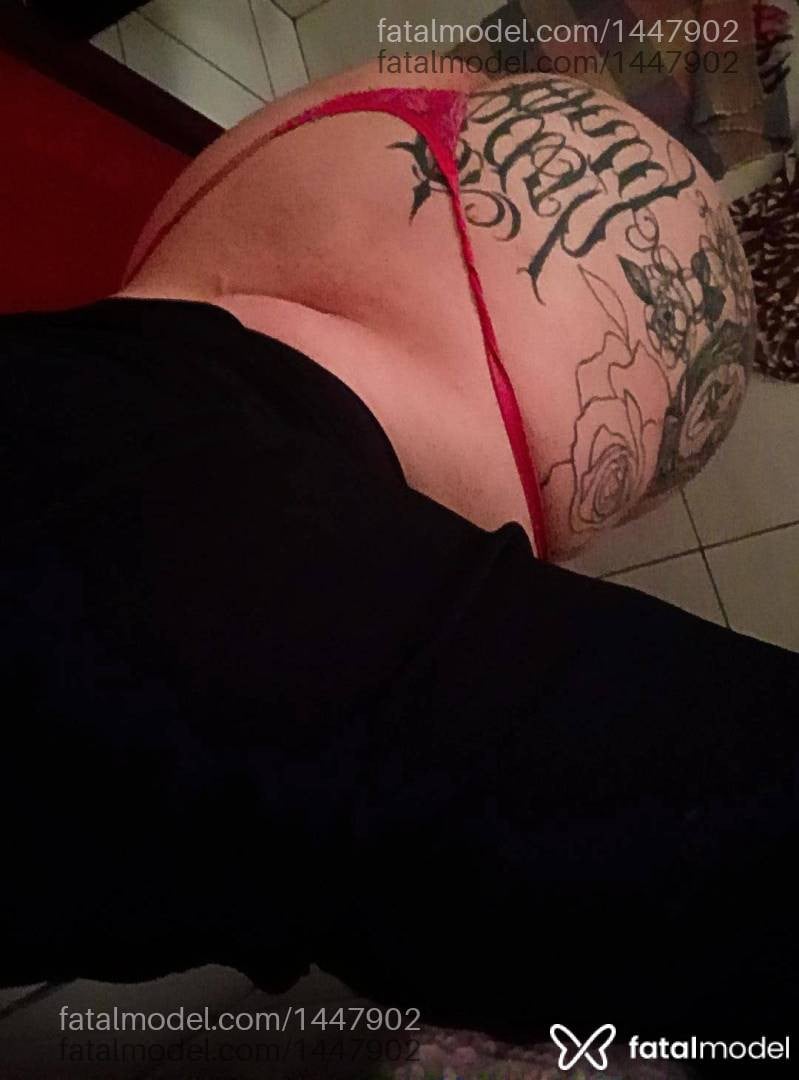 Acompanhante mulher trans com cabelo castanho de olhos mel em Araxá - Melina