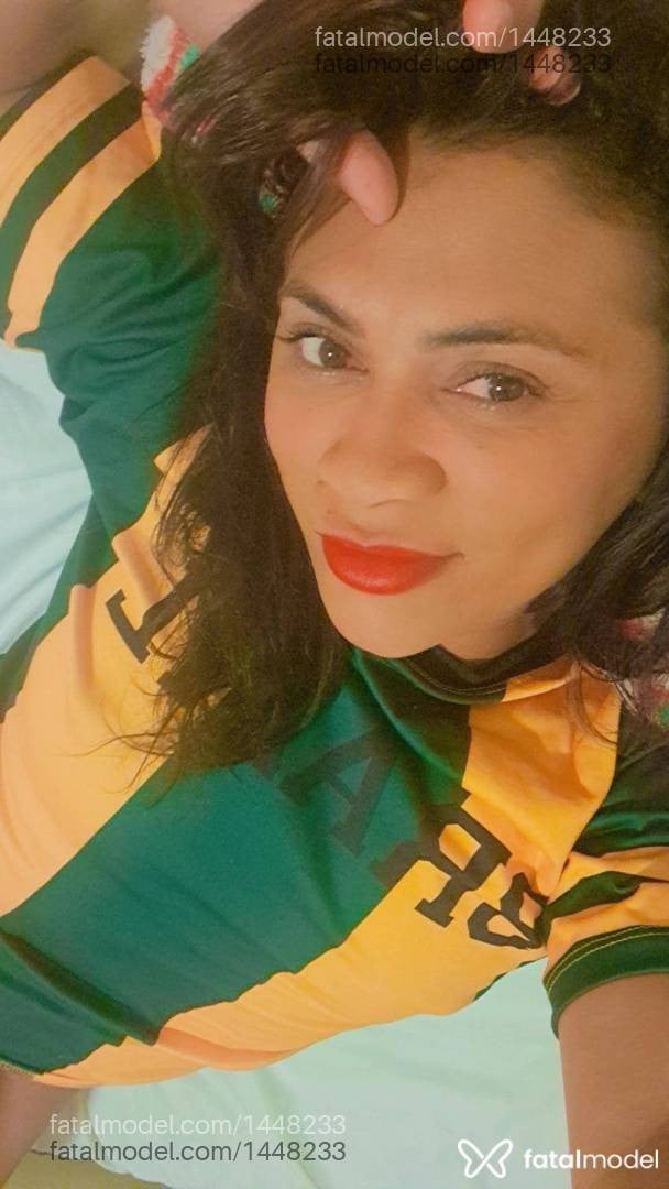 Acompanhante mulher com cabelo castanho de olhos castanhos - Carla