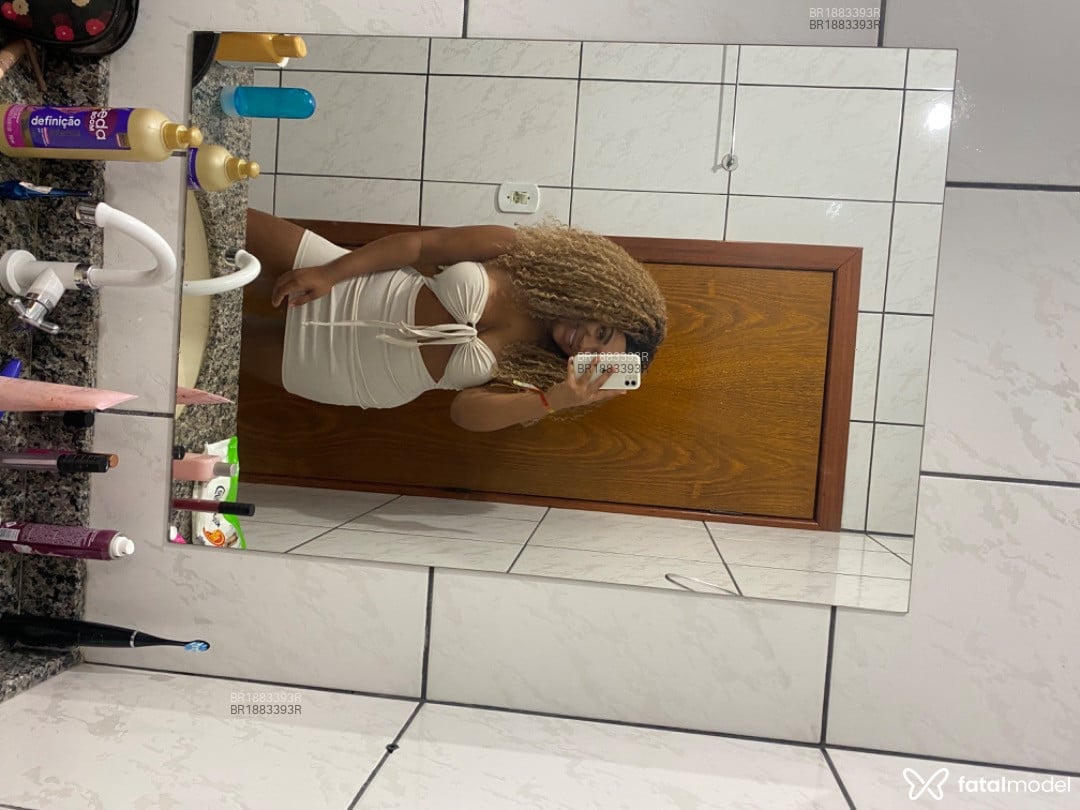 Acompanhante mulher com cabelo castanho de olhos pretos em São Paulo - Karen Monteiro