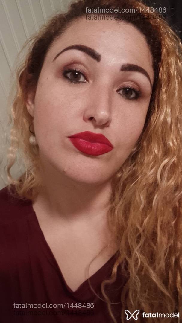 Acompanhante mulher loira (o) de olhos verdes - Adriana Schneider