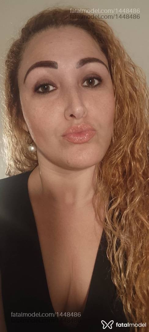 Acompanhante mulher loira (o) de olhos verdes - Adriana Schneider