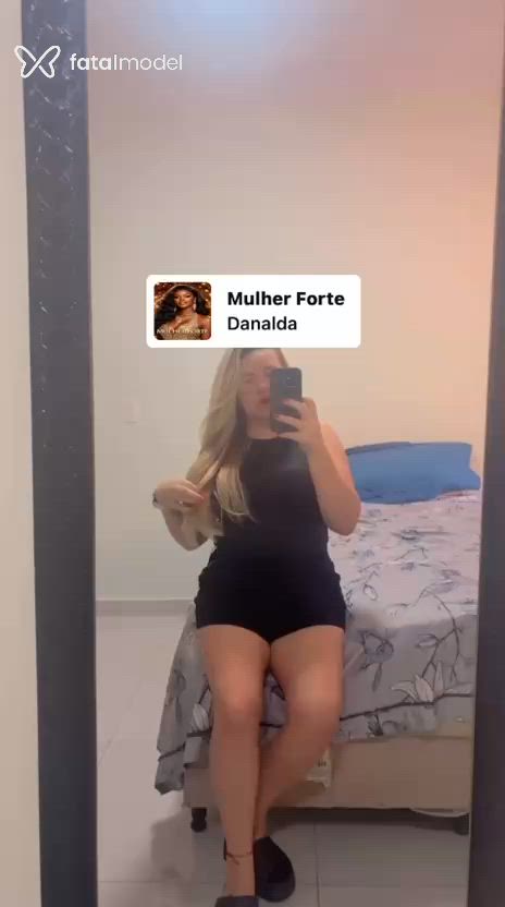 Acompanhante mulher loira (o) de olhos azuis - Lary Castelli Acompanhante mulher loira (o) de olhos azuis - Lary Castelli