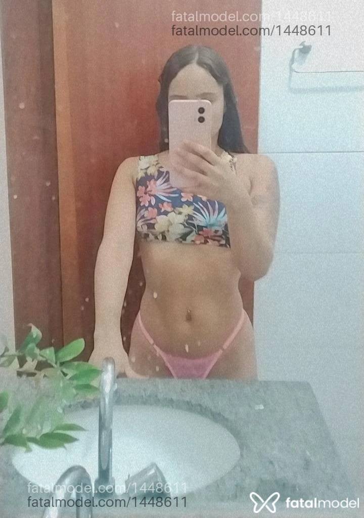 Acompanhante mulher loira (o) de olhos castanhos - Sara