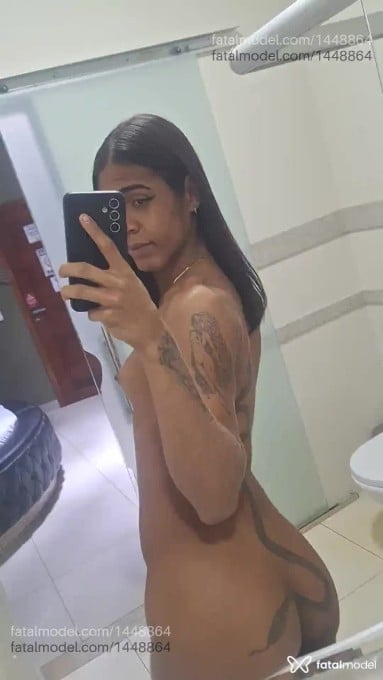 Acompanhante mulher trans com cabelo castanho de olhos pretos em Sinop - Laura