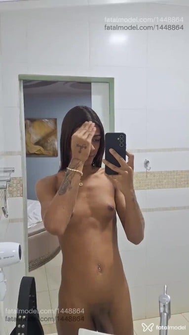 Acompanhante mulher trans com cabelo castanho de olhos pretos em Sinop - Laura