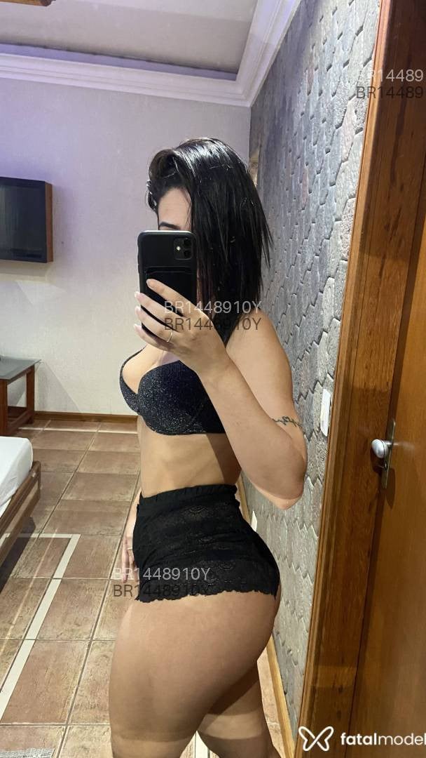 Acompanhante mulher morena (o) de olhos castanhos em Nova Friburgo Acompanhante mulher morena (o) de olhos castanhos em Nova Friburgo - Hylari Vilela