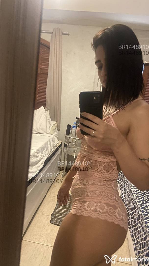 Acompanhante mulher morena (o) de olhos castanhos em Nova Friburgo Acompanhante mulher morena (o) de olhos castanhos em Nova Friburgo - Hylari Vilela