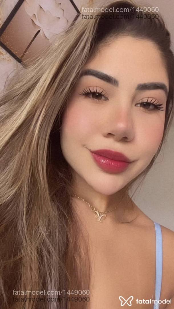 Acompanhante mulher loira (o) de olhos mel - Bela