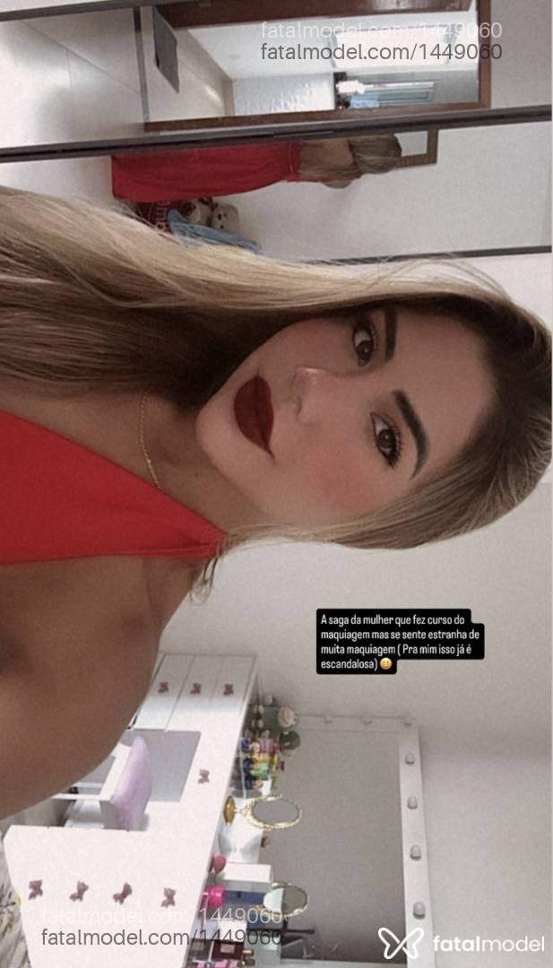 Acompanhante mulher loira (o) de olhos mel - Bela