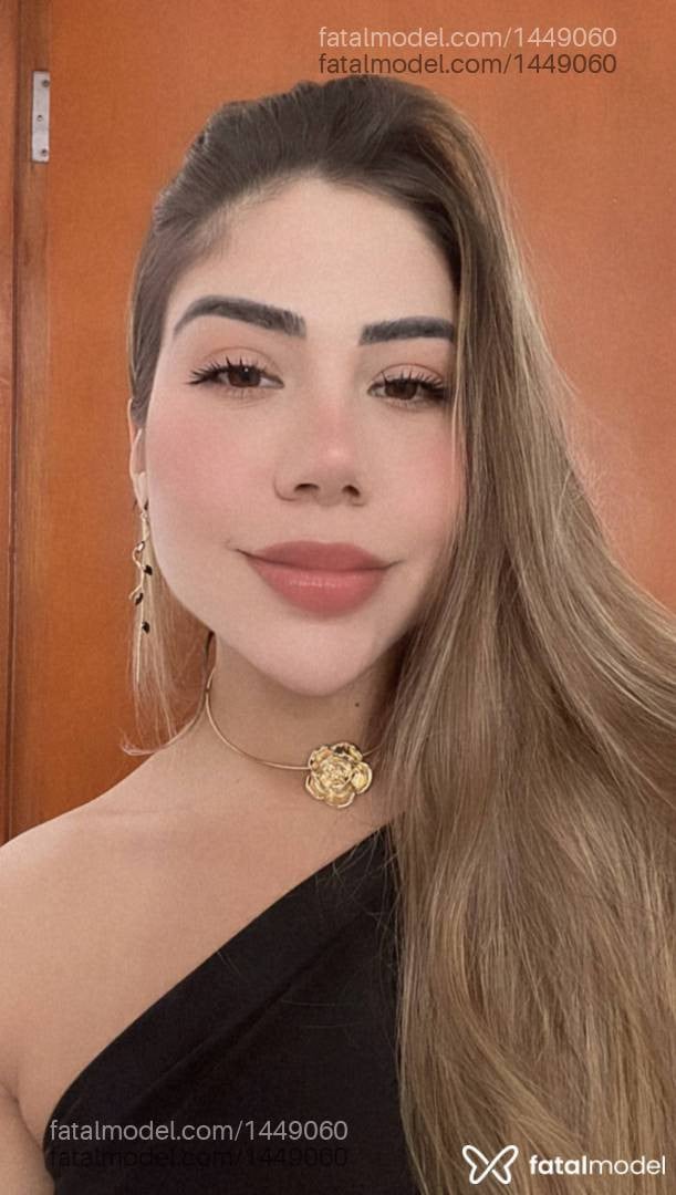 Acompanhante mulher loira (o) de olhos mel - Bela
