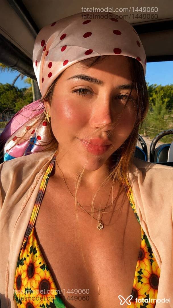Acompanhante mulher loira (o) de olhos mel - Bela