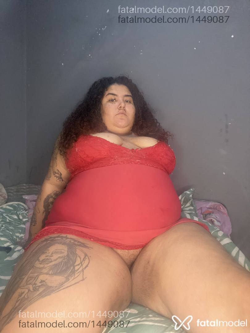 Acompanhante mulher com cabelo castanho de olhos pretos - Beatriz