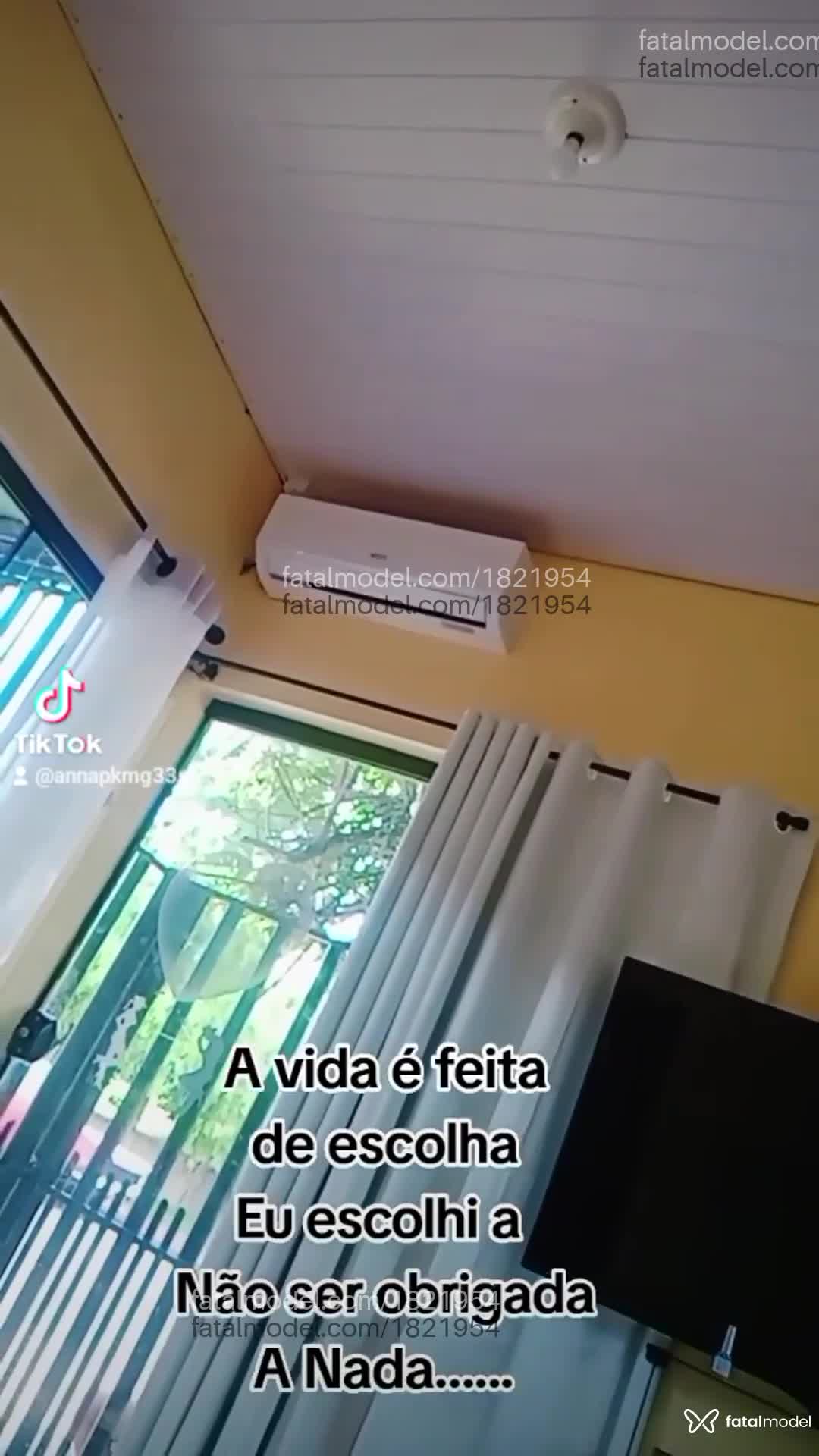 Acompanhante mulher com cabelo castanho de olhos mel em Salto do Lontra - Paula