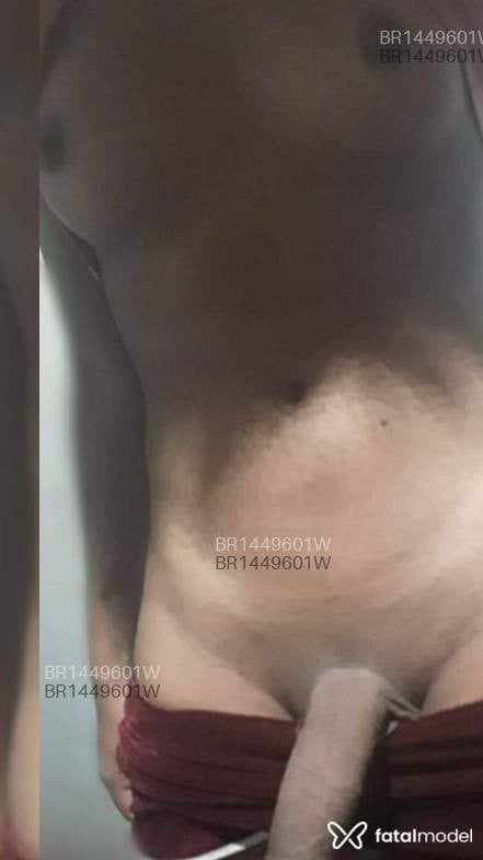 Acompanhante travesti com cabelo colorido de olhos castanhos em Araguaína Acompanhante travesti com cabelo colorido de olhos castanhos em Araguaína - Valentina Lustoza