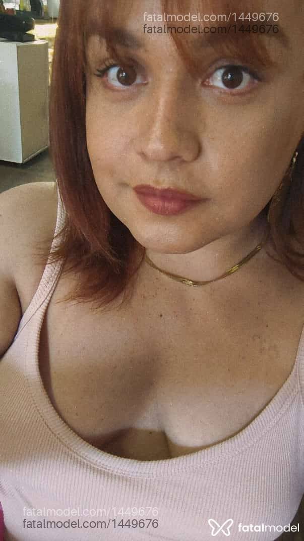Acompanhante mulher trans com cabelo castanho de olhos mel em Anápolis - Jhôanne Amorim