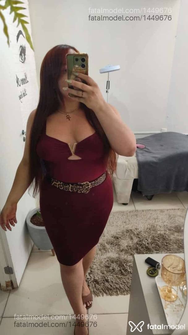 Acompanhante mulher trans com cabelo castanho de olhos mel - Lascivia