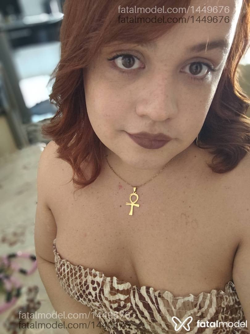 Acompanhante mulher trans com cabelo castanho de olhos mel em Anápolis - Jhôanne Amorim