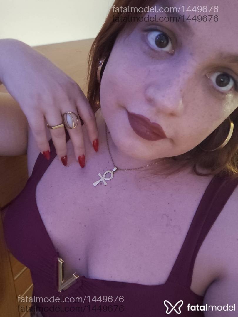 Acompanhante mulher trans com cabelo castanho de olhos mel - Lascivia