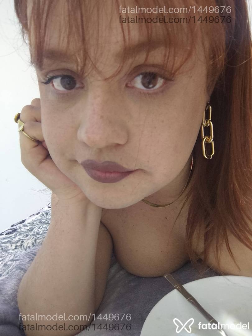 Acompanhante mulher trans com cabelo castanho de olhos mel em Caldas Novas - Jhôanne Amorim