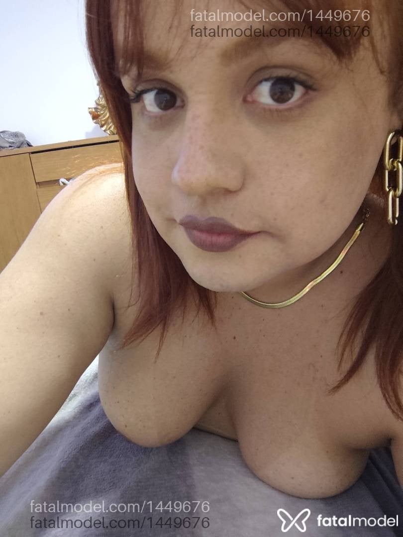 Acompanhante mulher trans com cabelo castanho de olhos mel em Anápolis - Jhôanne Amorim