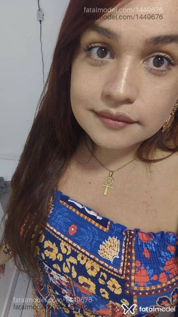 Acompanhante mulher trans com cabelo castanho de olhos mel - Lascivia