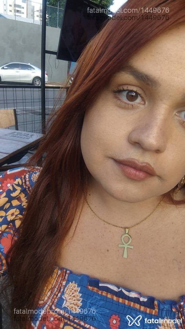 Acompanhante mulher trans com cabelo castanho de olhos mel - Lascivia