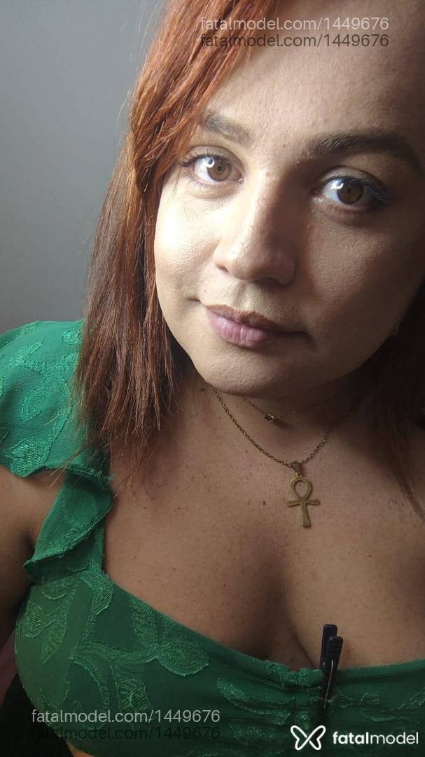Acompanhante mulher trans com cabelo castanho de olhos mel - Jhôanne Amorim